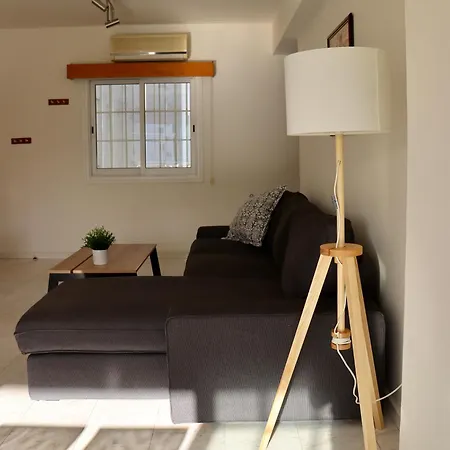 Sunny 2 Bedroom Flat In Apartament Engomi