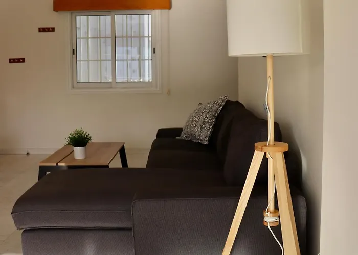 Sunny 2 Bedroom Flat In Διαμέρισμα Engomi