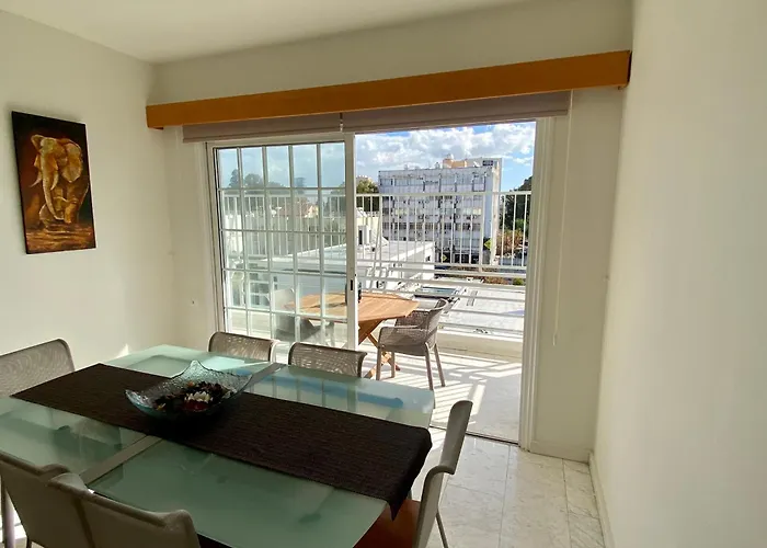 Sunny 2 Bedroom Flat In *