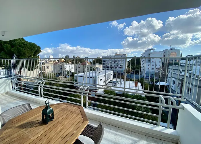 Sunny 2 Bedroom Flat In Διαμέρισμα