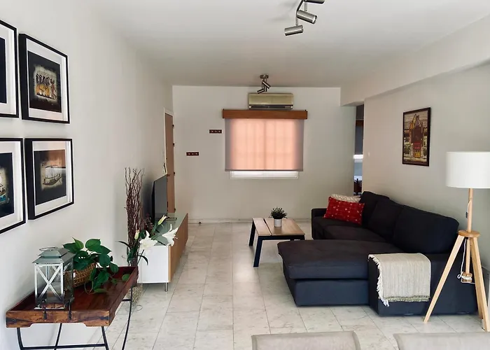 Sunny 2 Bedroom Flat In Διαμέρισμα