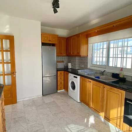 Apartment Sunny 2 Bedroom Flat In Engomi
