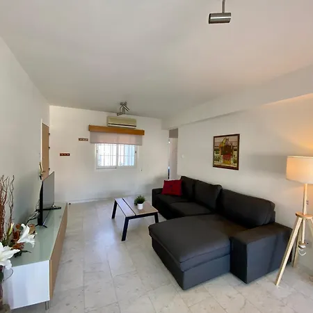 Sunny 2 Bedroom Flat In