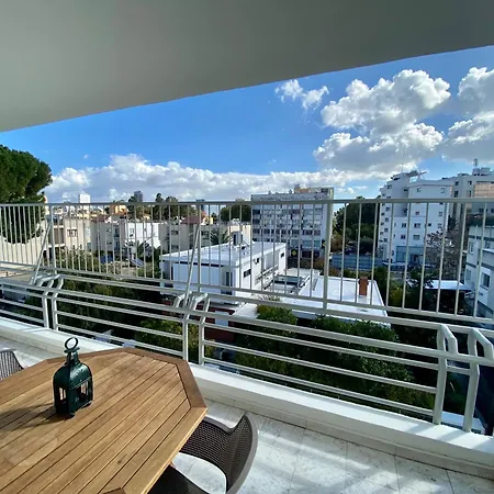 Sunny 2 Bedroom Flat In Apartment