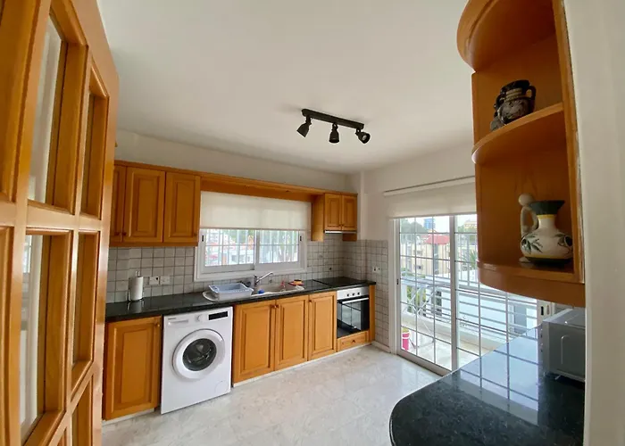 Sunny 2 Bedroom Flat In Engomi