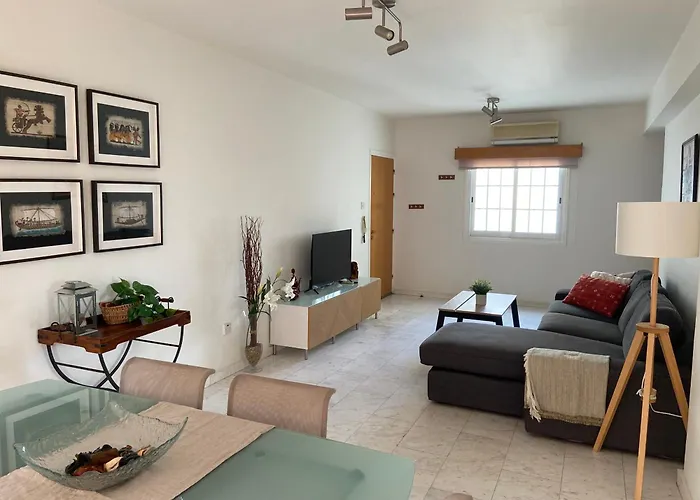 Sunny 2 Bedroom Flat In * Engomi